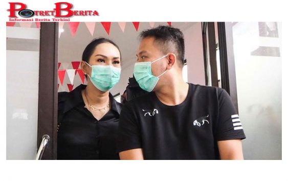 Vicky Prasetyo dan Kalina Ocktaranny tampaknya sudah siap melangsungkan pernikahan di tahun depan. Baru-baru ini Vicky Prasetyo