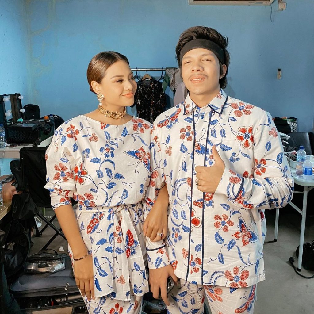 Jalinan asmara Aurel Hermansyah dan Atta Halilintar dikabarkan sudah berakhir. Namun, rupanya kabar tersebut tak sampai di telinga ibunda Aurel, Ashanty.