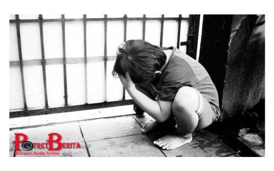 Guru TK Terekam CCTV Tuang Deterjen ke Kotak Makanan, Murid Keracunan