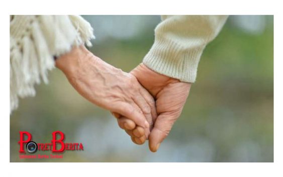 Setelah Pacaran 10 Tahun, Wanita Ini Akhirnya Menikah di Usia 91 Tahun