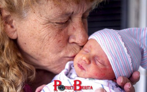 Kehilangan Anak Karena Tumor Otak, Wanita Ini Melahirkan Lagi saat Berusia 57 Tahun