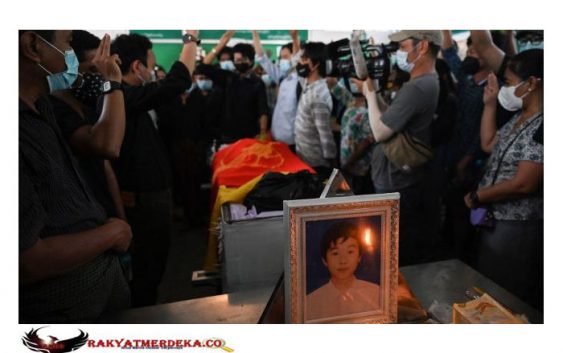 Dorr! Polisi Myanmar Bubarkan Pelayat di Upacara Pemakaman