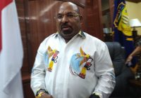 Lukas Enembe Telepon Dirdik KPK Saat Didatangi Komnas HAM