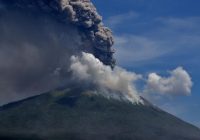 Semburan Abu Setinggi 1.000 M dari Erupsi Gunung Ili Lewotolok