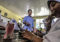 Selalu Evaluasi, Gibran Akan Pakai Susu UHT Tawar untuk Makan Gratis