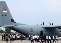 Diangkut Pesawat Hercules, Rombongan Menteri Prabowo Terbang ke Akmil